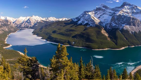 ミネワンカ湖(Lake Minnewanka)