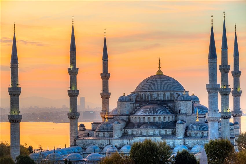 トルコ定番観光10日間│ターキッシュエアラインズ直行便・早期予約で熱気球体験│考古学博物館、クラシックハンバーガー、洞窟風ホテル、ワインテイスティングツアー