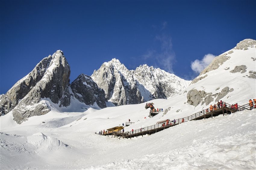 川滇全覧|雲南大理麗江・玉龍雪山万年氷河・香格里拉・四川成都・九寨溝・峨嵋山15日・全行程国際ブランド・アップグレード悦椿ホテル