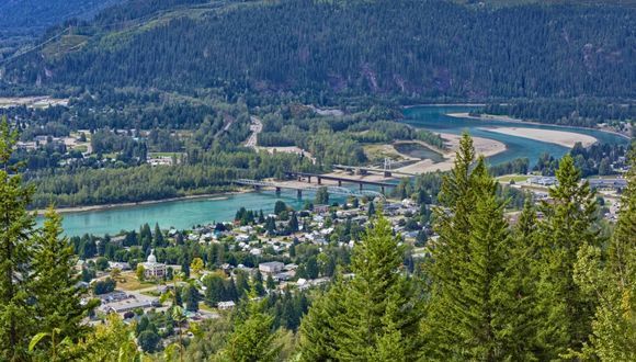 レベルストーク(Revelstoke)