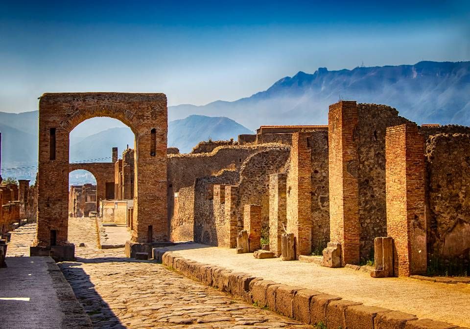 春のイタリア旅行│ローマコロッセオ・絶景カプリ島・失われたポンペイ・天空の城・ミラノ運河地区・ピサの奇跡・ゴンドラ・ダブル高速鉄道10日間